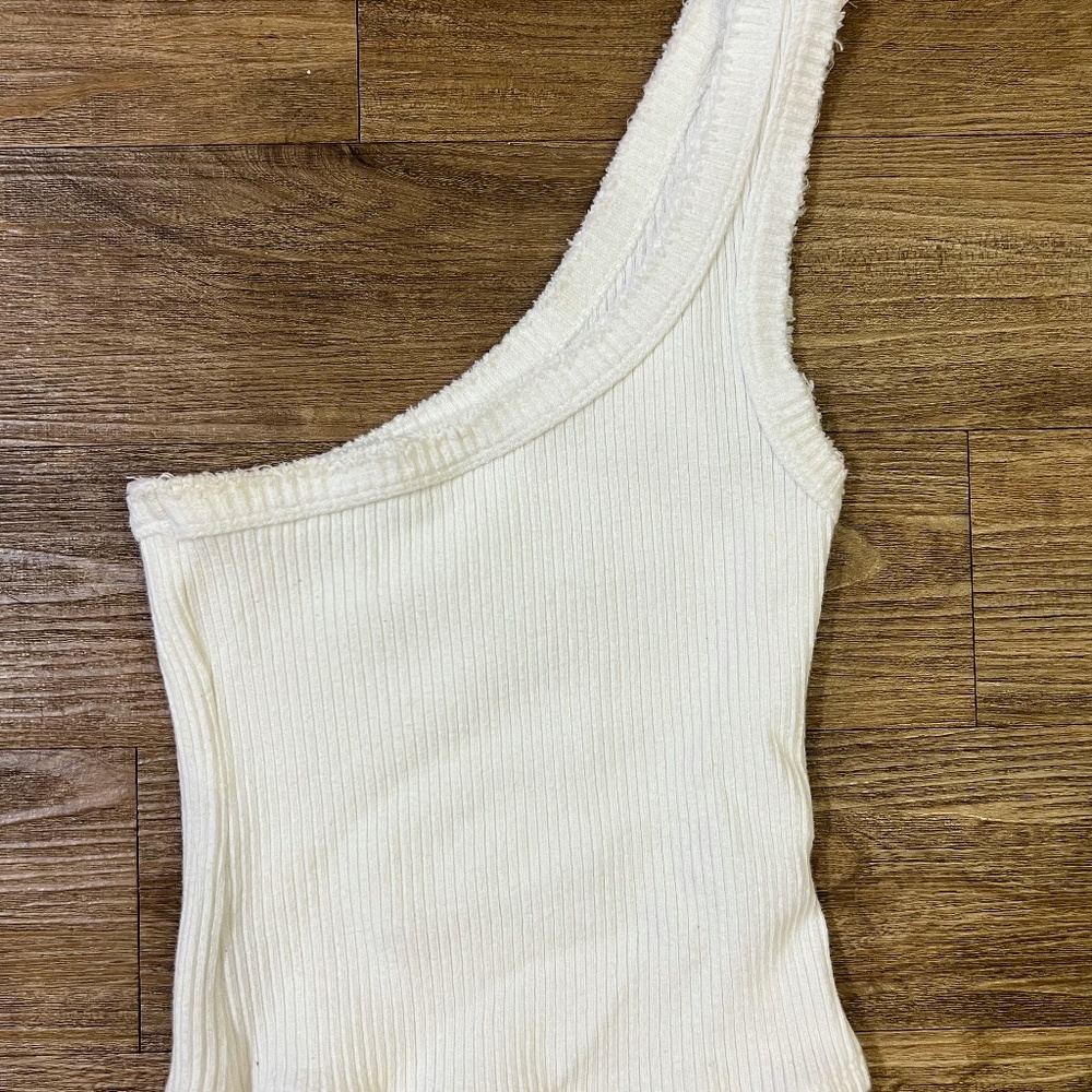 UO Cropped One Shoulder Top